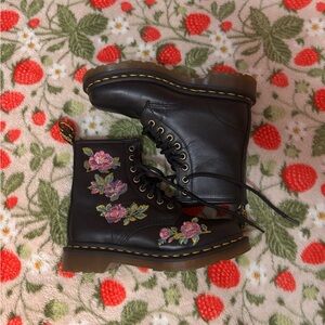 Dr. Martens Women’s 1460 Vonda II Floral Embroidered Combat Boots Womens Size 5